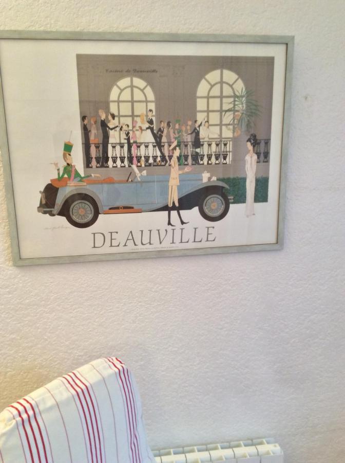 Agreable Appartement Dans Le Vieux Trouville Екстериор снимка